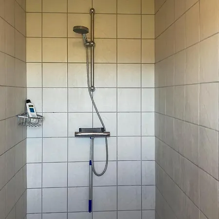 6 Bedroom Beautiful In *