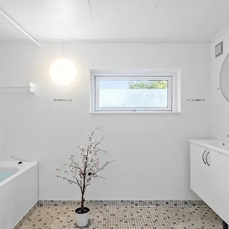 6 Bedroom Beautiful In *