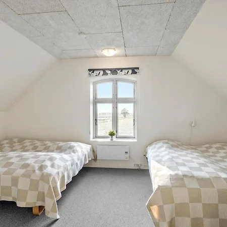 6 Bedroom Beautiful In *