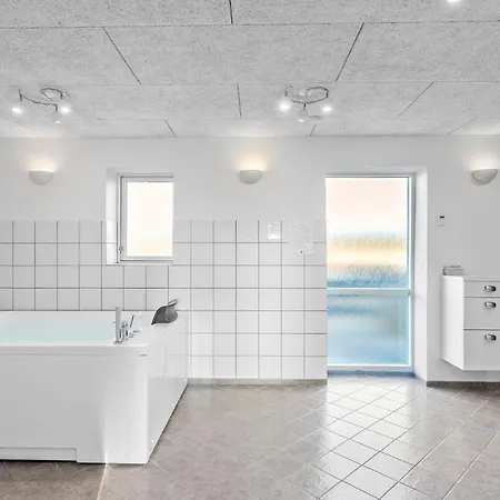 6 Bedroom Beautiful In Ærøskøbing