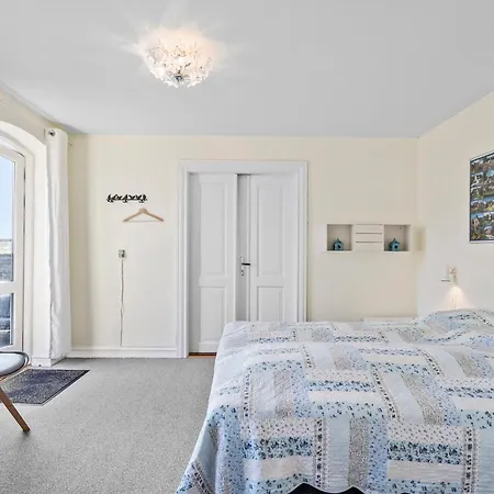 6 Bedroom Beautiful In Дом отдыха