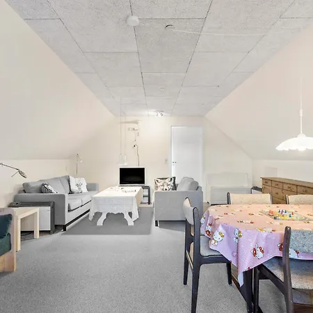 6 Bedroom Beautiful In Semesterbostad *