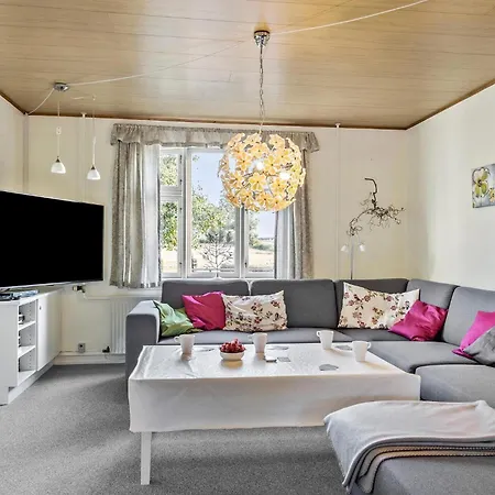 Casa de Férias 6 Bedroom Beautiful In Ærøskøbing