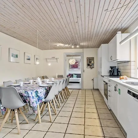 Дом отдыха 6 Bedroom Beautiful In