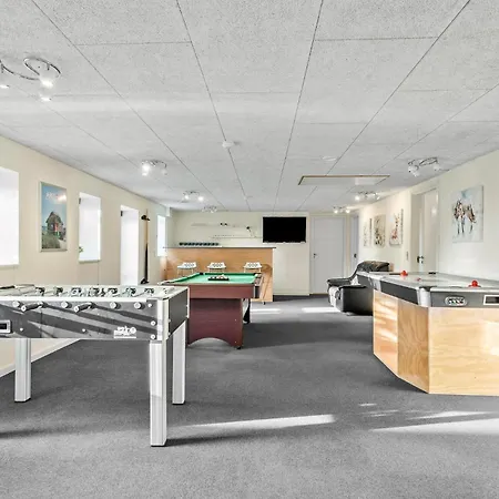 6 Bedroom Beautiful In Semesterbostad