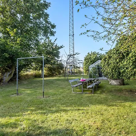 6 Bedroom Beautiful In Semesterbostad