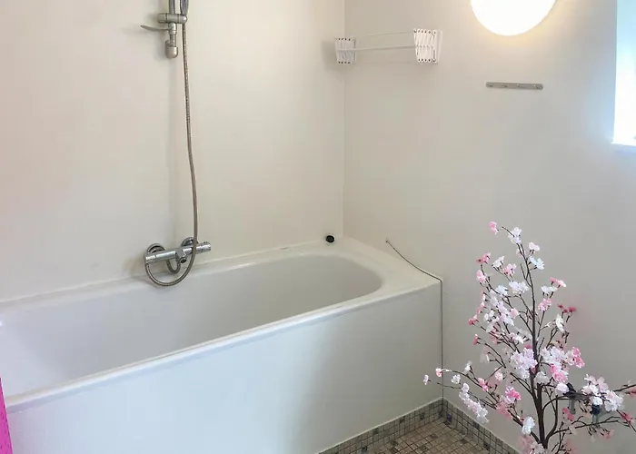 6 Bedroom Beautiful In Holiday home