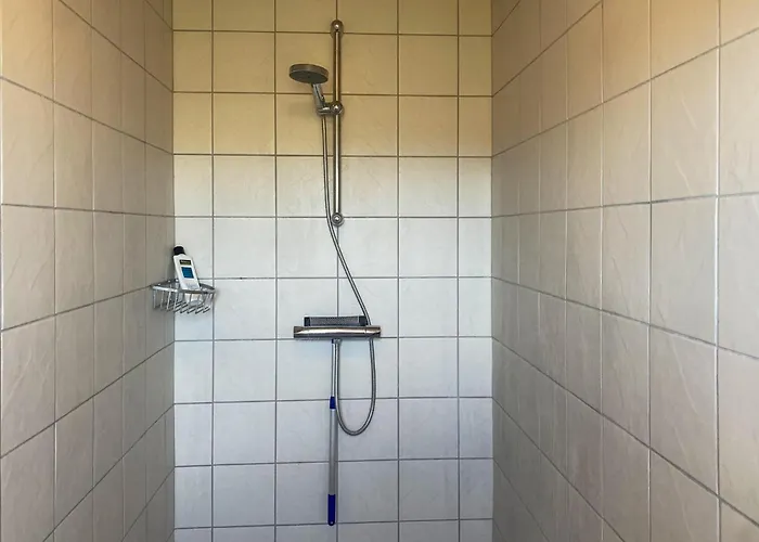 6 Bedroom Beautiful In *