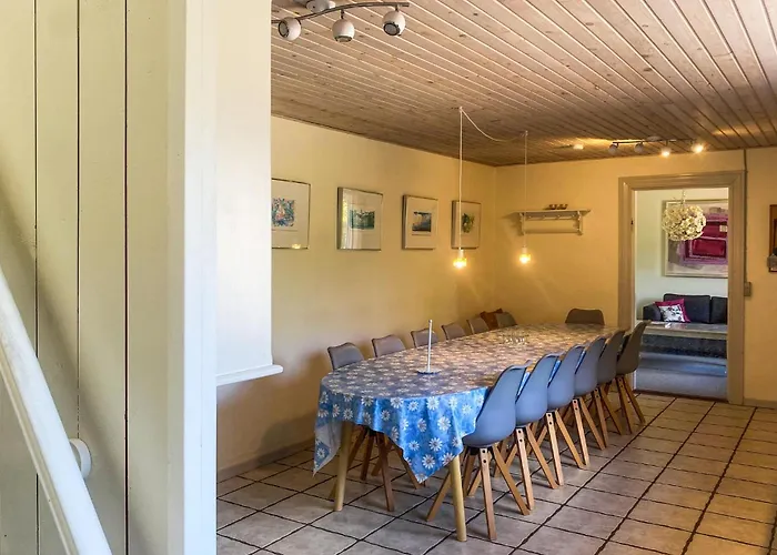 6 Bedroom Beautiful In Holiday home *