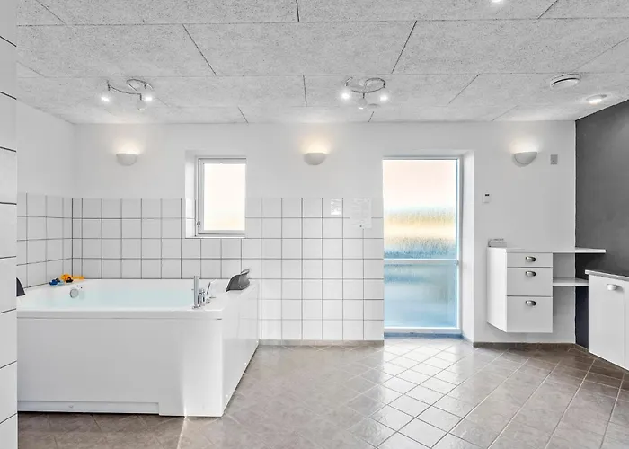 6 Bedroom Beautiful In Aeroskobing