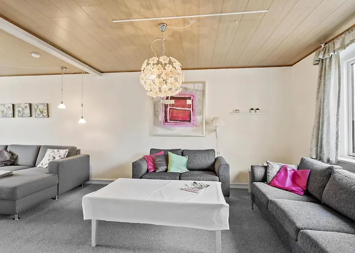 6 Bedroom Beautiful In Holiday home Aeroskobing