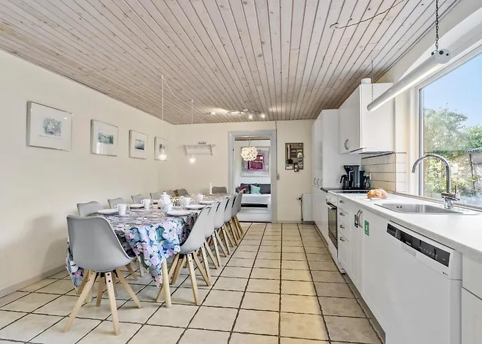 Holiday home 6 Bedroom Beautiful In