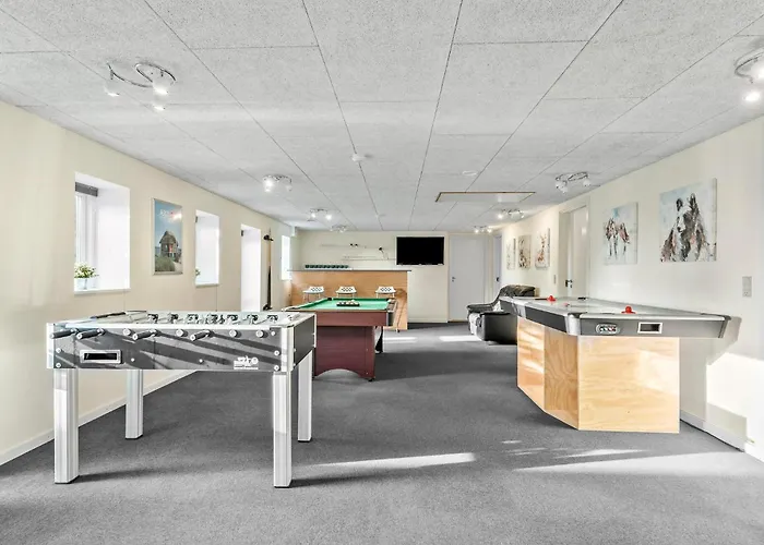 6 Bedroom Beautiful In Holiday home